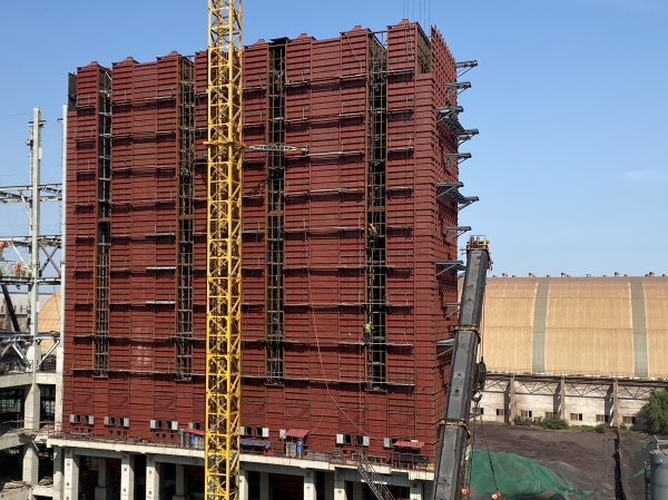 營口京華鋼鐵四燒超低排放活性焦脫硫及再生系統(tǒng)脫硫吸附塔封頂.jpg 營口京華鋼鐵四燒超低排放活性焦脫硫及再生系統(tǒng)脫硫吸附塔封頂.jpg