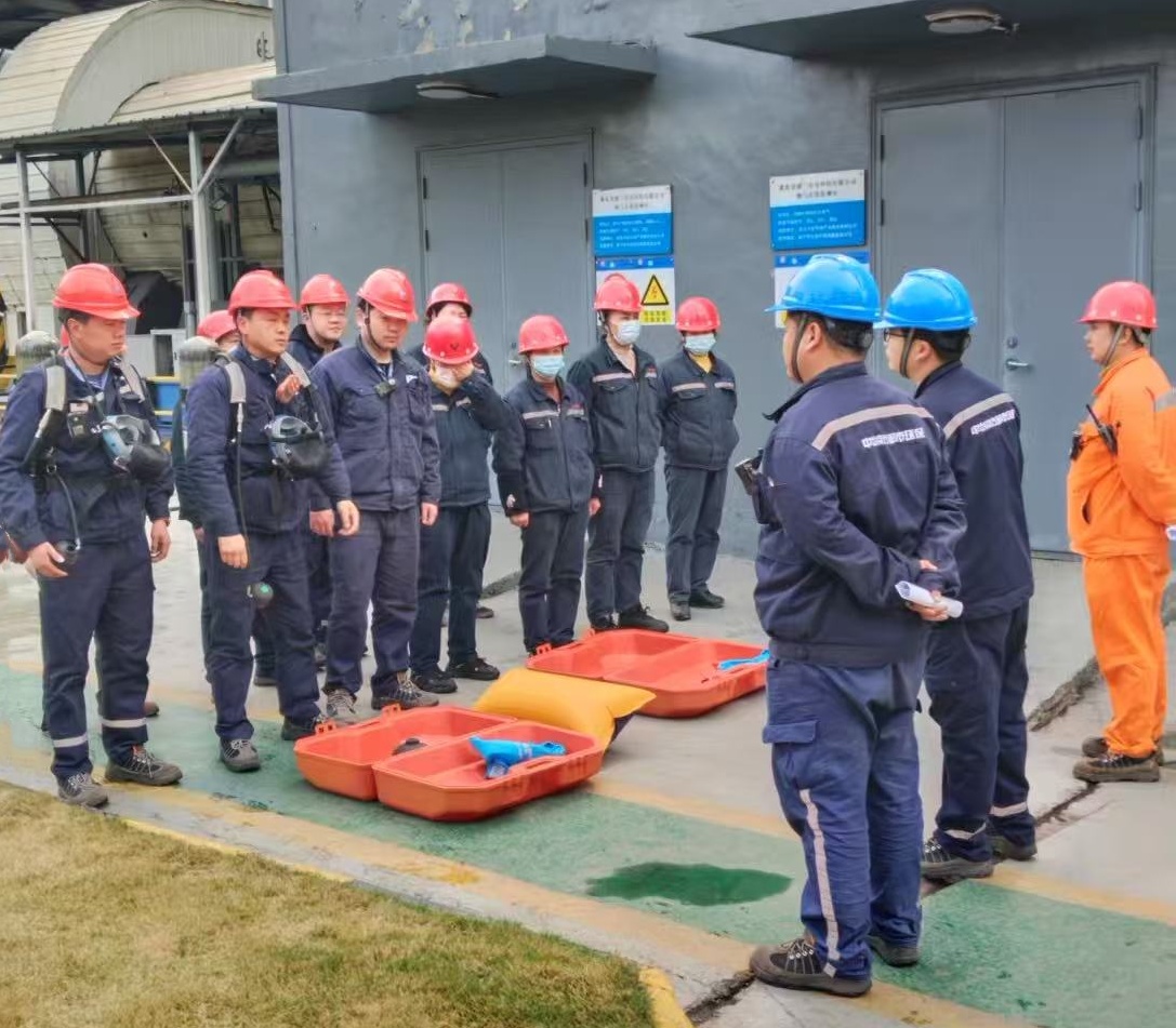 金盛蘭燒結CFB脫硫脫硝運營部聯合業主燒結二車間組織開展煤氣中毒應急演練(三) (1)_副本.jpg 金盛蘭燒結CFB脫硫脫硝運營部聯合業主燒結二車間組織開展煤氣中毒應急演練(三) (1)_副本.jpg